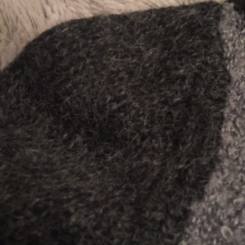 SOLD✨ Alice + Olivia Elsa Sweater - Picture 2 of 5